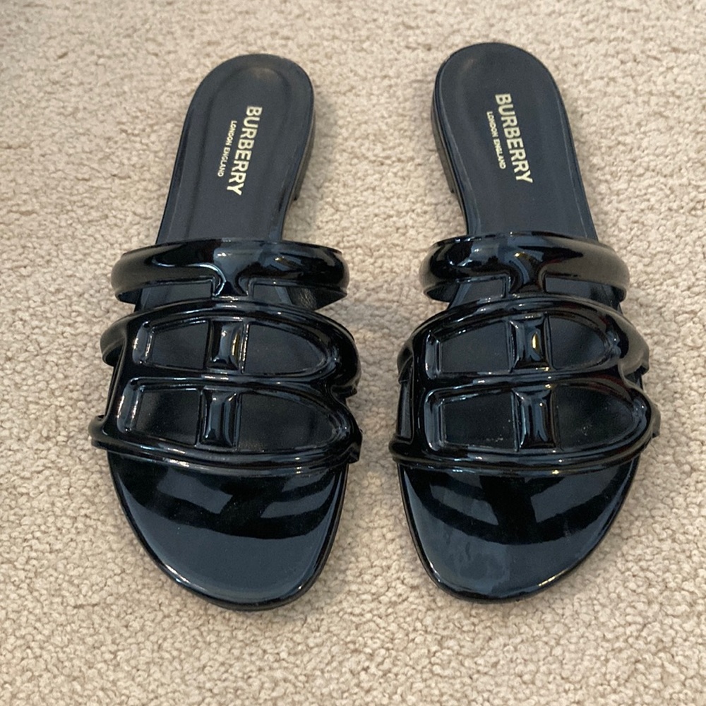 Burberry black size 6 patent leather sandals